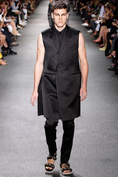 Look 28